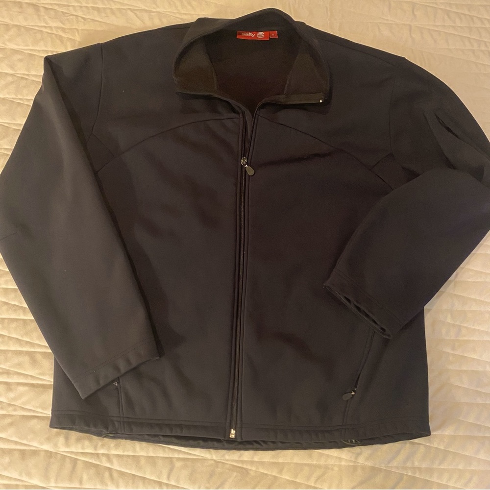 Salty Men’s Neoprene outer jacket Size: XL.